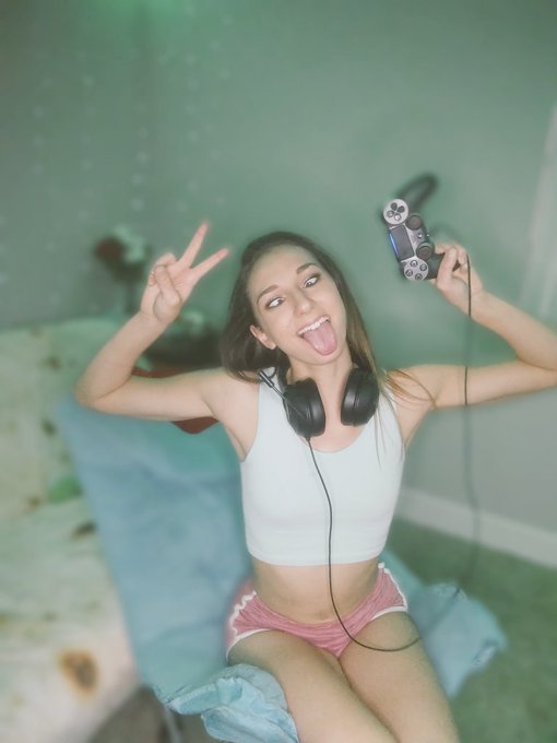 Oh yeah I'm streaming on Twitch

https://t.co/CjDIHmDmRu https://t.co/5V6IfvtLzE