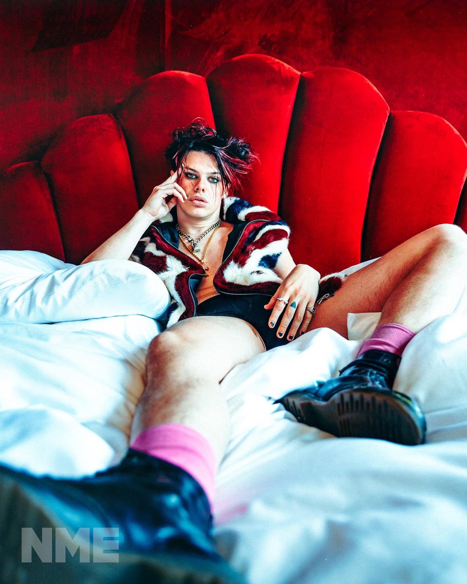 yungblud's tweet photo. never apologise for anythin. they will understand you later. time always tells … 🖤☠️🖤 @NME 

https://t.co/pFgPnOuu3g https://t.co/hWei56EnkT