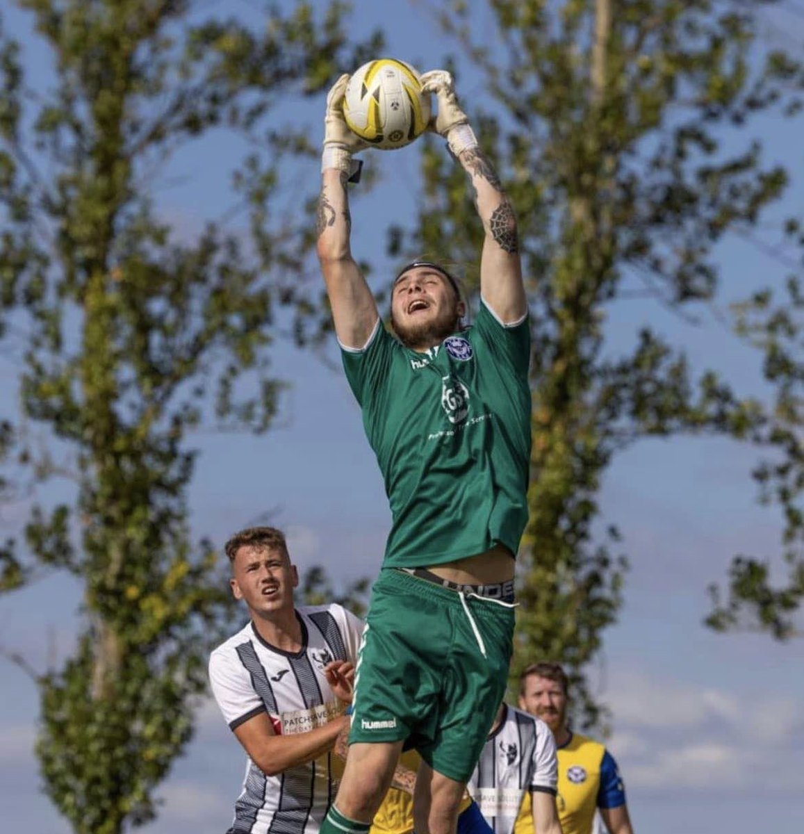 EynesburyRovers's tweet photo. We are delighted to announce that we have agreed terms with goalkeeper @EJeckells
Evan was with @eynesburyutd for the last few seasons where he has become an impressive, imposing keeper &amp; is looking forward to the challenge of step 5
Welcome Evan and everyone wishes you good luck https://t.co/b0XbrGdb19