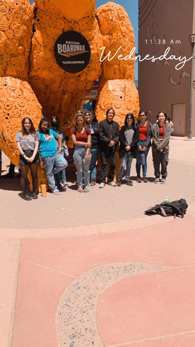 VeranoLearning's tweet image. #FridayFlashback The students and staff of Valor Preparatory of Arizona participating in their FIRST school-wide field trip!