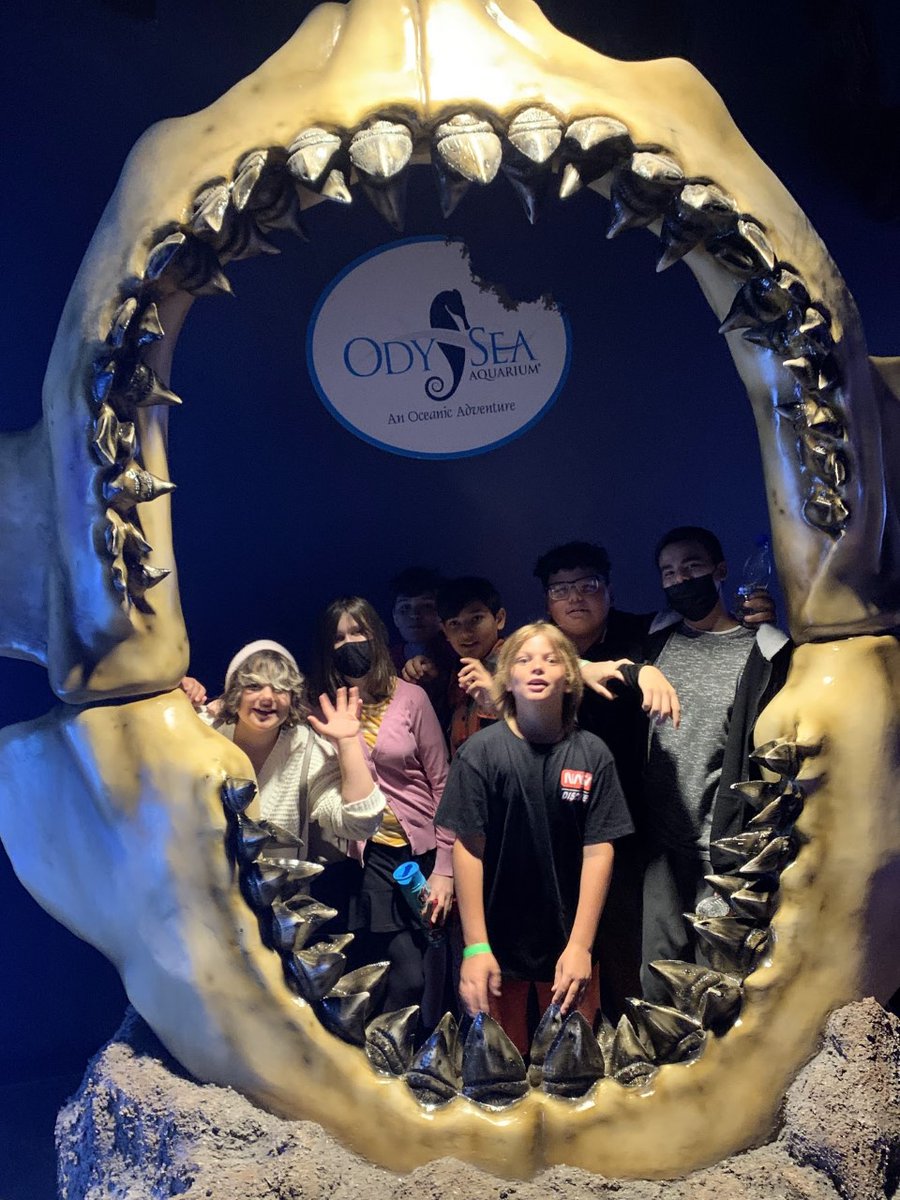 VeranoLearning's tweet image. #FridayFlashback The students and staff of Valor Preparatory of Arizona participating in their FIRST school-wide field trip!