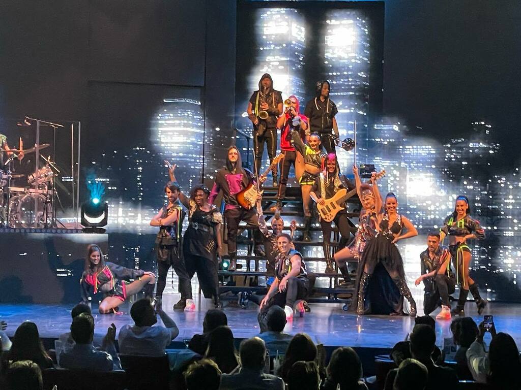 𝐖𝐀𝐇 𝐬𝐡𝐨𝐰
.
La semana pasada tuvimos la oportunidad de conocer WAH y fue un auténtico lujo. Espectacular la puesta en escena del show.
.
Un espectáculo para los sentidos donde la música, la gastronomía y un montaje increíble te espera para que dis… instagr.am/p/CeWLhiLIUe_/