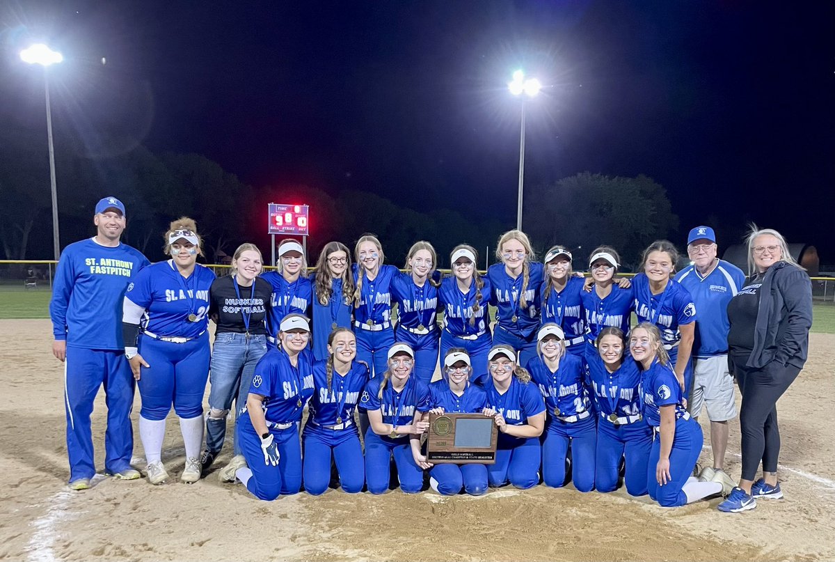 HDCsoftball's tweet photo. Two huge wins against Cretin-Derham Hall last night and the Huskies are headed to the State Tournament!! 🥎💙🤍🥎 https://t.co/x7AOU1jz5s