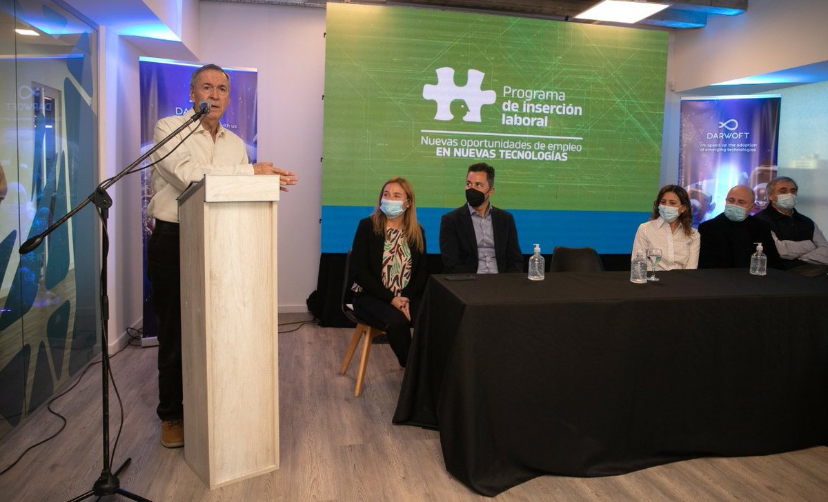 Acompañaron al gobernador <a href="/JSchiaretti/">Juan Schiaretti</a>, el vicegobernador <a href="/ManuelCalvoCba/">Manuel Calvo</a>, la ministra <a href="/LauraJureCba/">Laura Jure</a>, de @EmpleoYFliaCBA; el ministro <a href="/poldc/">Pablo De Chiara</a>, de @mincytcordoba; el ministro de <a href="/educacioncba/">Ministerio de Educación de la Provincia de Córdoba</a>, Walter Grahovac y la Ing. Cecilia Mariani, CEO de @Darwoft. #Hacemos