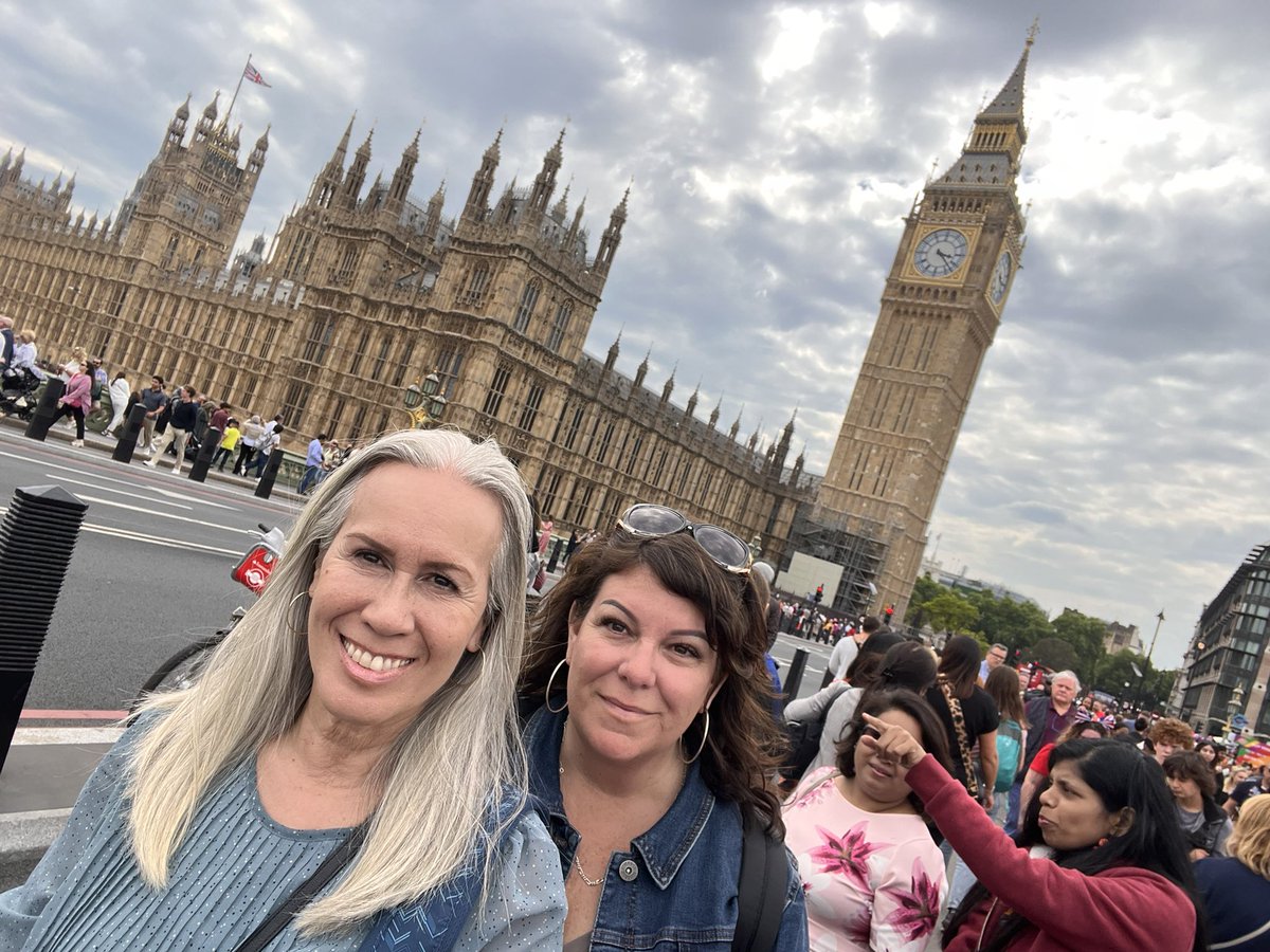 smolcak's tweet photo. @Bobthebalder hi Andy. Guess who’s here in london?!? https://t.co/v90NxOTQSK