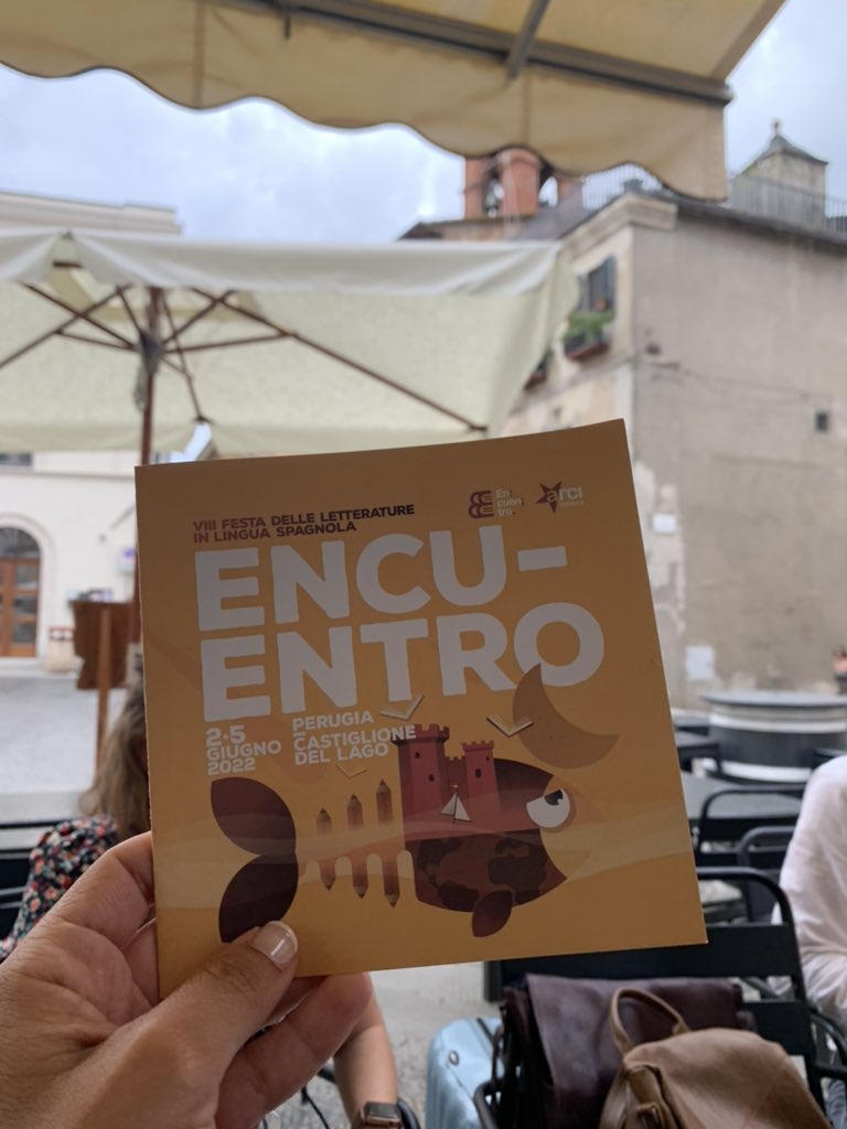 karinasainz's tweet photo. Ya en #Peruggia #CastigliinrdelLago para la VIII Festa delle Letterature in Lingua Spagnola . Hoy con José Ovejero y Paco Taibo para hablar de tiranos y mañana Presentación de ‘La custode’ @Einaudieditore https://t.co/zsSpseacTX
