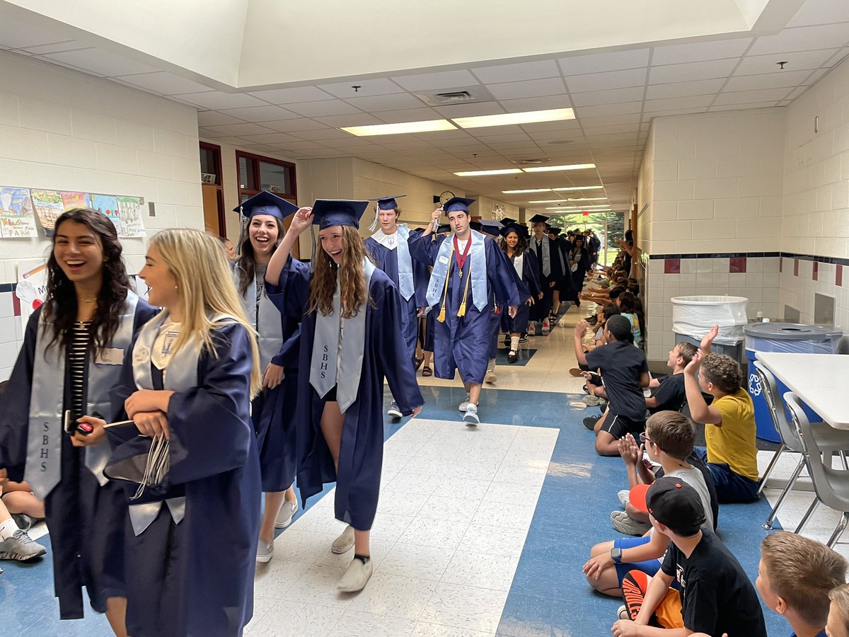 BSTElementary's tweet photo. Congratulations to our Stone Bridge seniors. We are SO proud of you! 🌟#classof2022 #alwaysOURbest #stars #bulldogs https://t.co/YcN4dLXVgz