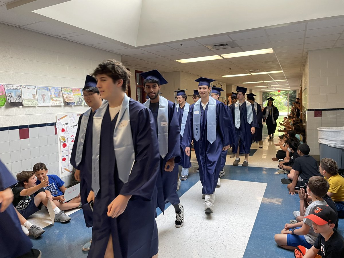 BSTElementary's tweet photo. Congratulations to our Stone Bridge seniors. We are SO proud of you! 🌟#classof2022 #alwaysOURbest #stars #bulldogs https://t.co/YcN4dLXVgz