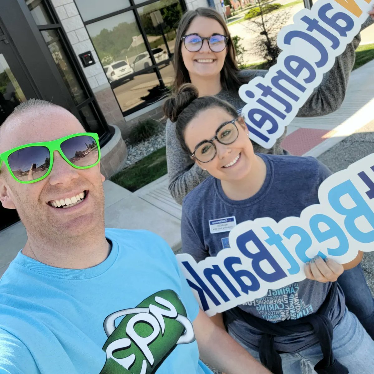 BigPermRadio's tweet photo. It's the LAST "Change for a Change" Street Stop! Hurry down to the @CentierBank at 7108 Gumwood Rd in Granger til 12:30! Come drop off your change for #Roofsit and get a U93 Roofsit Bank! https://t.co/r29GhpDLjy
