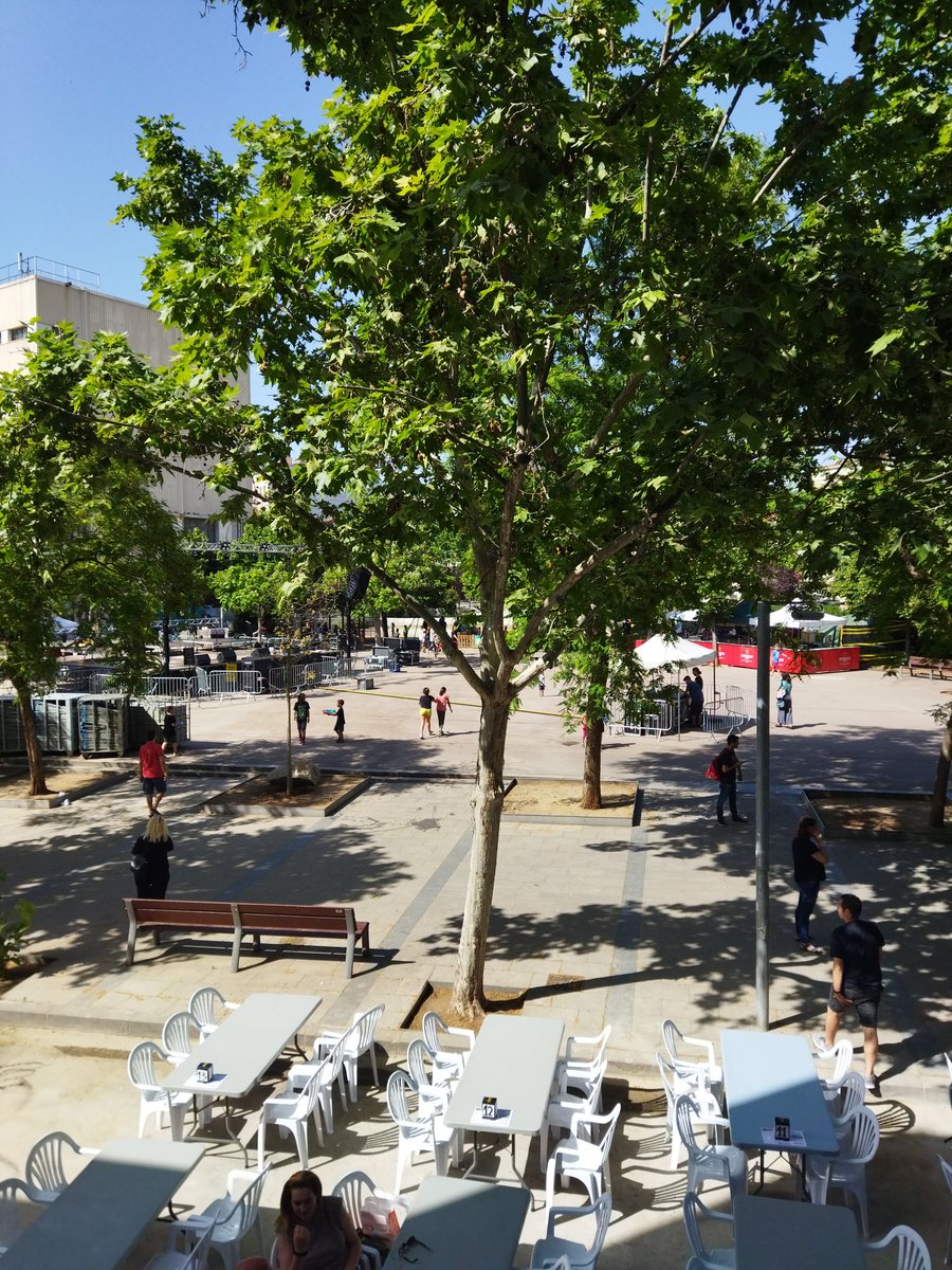 oriolrifer's tweet photo. Això va agafant forma! Que comenci la festa!!! #lacreualta #ANYTRO @llampsitrons @UnBarriPerViure @ElTallaret https://t.co/Qgky1Q4xms