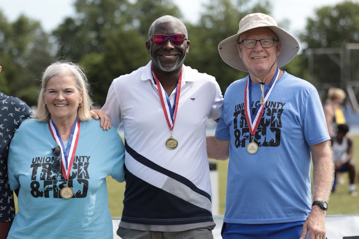 KHSAA's tweet image. Welcome back to the 1997 Russell Red Devils and 1997 Union County Braves celebrating the 25-year anniversaries of their KHSAA 2A state titles!