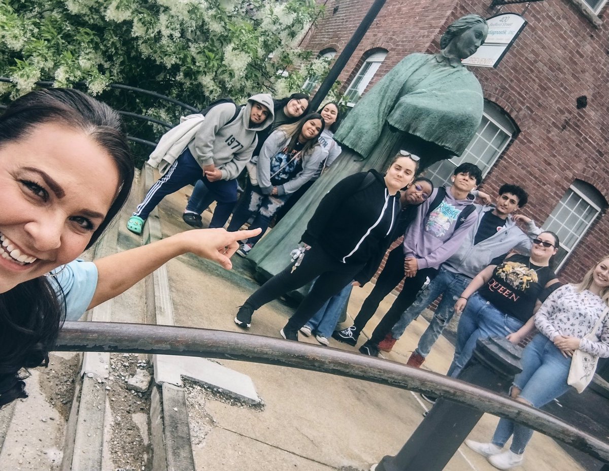 It was great to have Michelle Lamontagne-Strout’s business class from the Manchester School of Technology @MillyardMuseum yesterday! <a href="/mansd_nh/">Manchester School District</a> <a href="/luvMHT/">Discover Manchester</a>