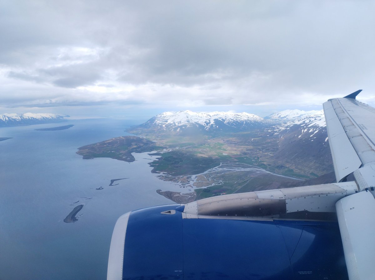 airwaysmagazine's tweet photo. As HFM 124 starts the descent into Akureyri (AEY), it is perhaps the most scenic approach I’ve experienced. #Akureyri #AkureyriAirport #AkureyriNews #iceland #IcelandAviation #IcelandNews #NICEAIR #NiceAirInaugral #NiceAir #Reykjavík #reykjavikairport
https://t.co/c7c0TjFedV https://t.co/zOpCVKKxPk