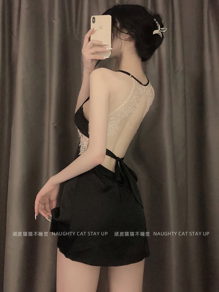 wanpimaomao's tweet photo. 喜欢一些美背款的睡裙，裙子好短，撩起来也方便
#背影 #美背 #性癖 #情趣玩具 #情趣丝袜 #情趣調情 #情趣内衣 #黑丝制服 #黑丝美臀 #黑丝控 #黑丝调教 #长腿美女 #情趣睡衣 https://t.co/Cg6AB4qcSv