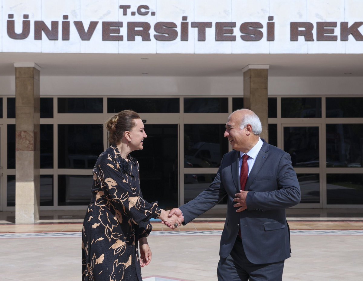 Dokuz Eylül Üniversitesi Rektörümüz Sn Prof Dr Nükhet Hotar hanımefendiye misafirperverliği için teşekkür ederim. 

Üniversitemize #KaliteGüvencesi yolculuğunda kolaylıklar / başarılar dilerim. 
<a href="/universitemDEU/">Dokuz Eylül Üniversitesi</a> <a href="/hotar_nukhet/">Prof. Dr. Nükhet Hotar</a> 
<a href="/ykalitekurulu/">Yükseköğretim Kalite Kurulu (YÖKAK)</a>