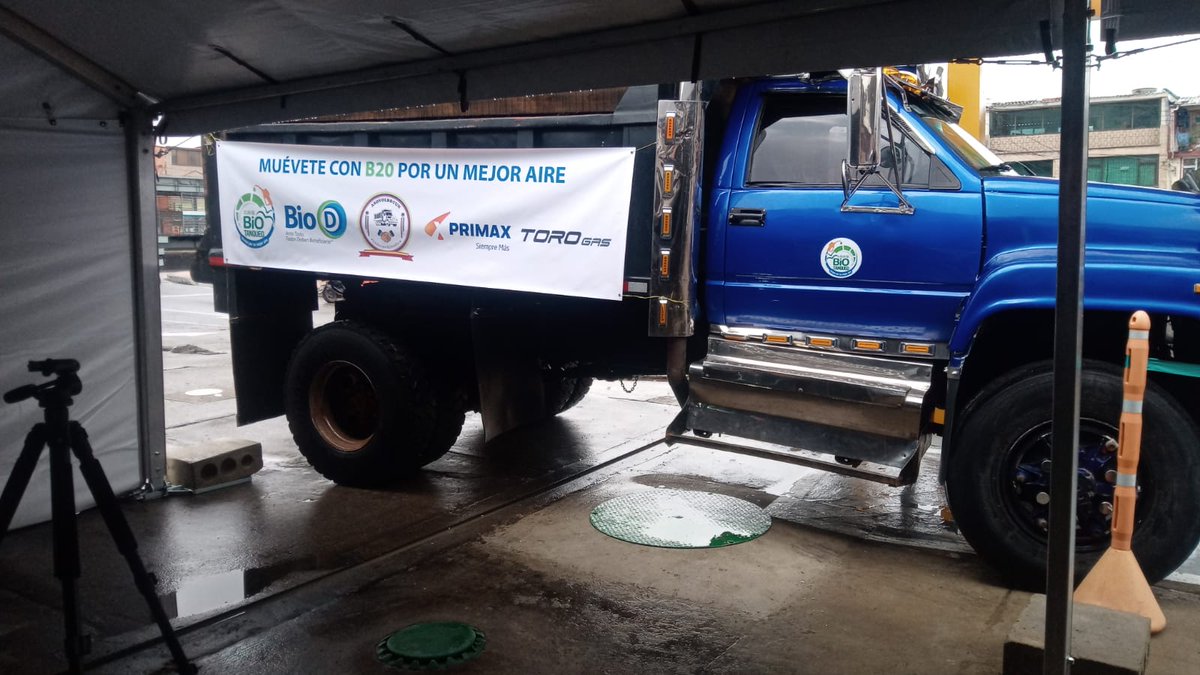 Felicitaciones <a href="/asovolbocun/">Asociación volquetera de Bogotá y Cundinamarca</a> Es con hechos que demostramos el compromiso de aportar a mejorar la calidad del aire del planeta <a href="/Bogota/">Alcaldía de Bogotá</a> <a href="/ClaudiaLopez/">Claudia López Hernández</a> <a href="/MinAmbienteCo/">MinAmbiente Colombia</a>
<a href="/MinTransporteCo/">MinTransporte</a>
<a href="/MinEnergiaCo/">Minenergía</a>
<a href="/BioD_SA/">BioD</a> <a href="/PrimaxColombia/">Primax Colombia</a> <a href="/FNBColombia/">FedeBiocombustibles</a> #TodosPorElAire