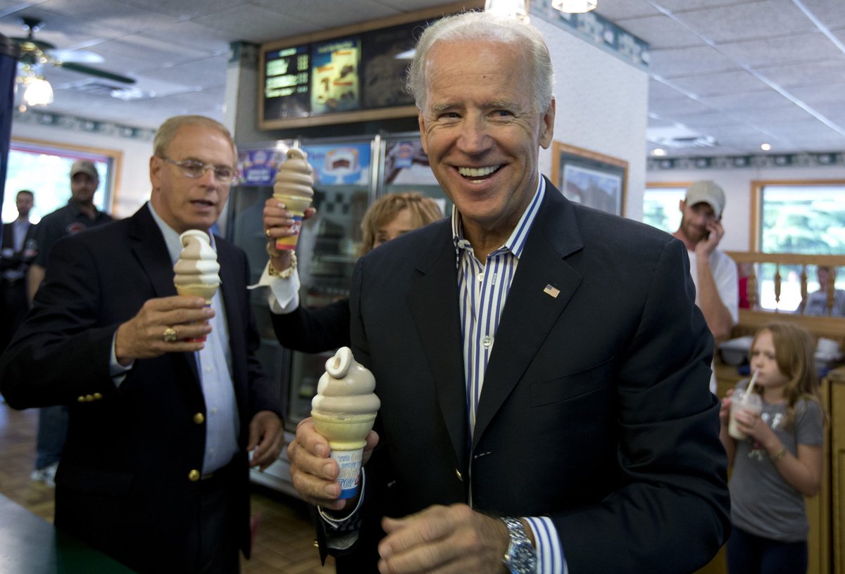 Investingcom's tweet photo. *BIDEN SAYS AMERICANS SHOULD FEEL CONFIDENT ABOUT THE ECONOMY

🇺🇸 🇺🇸 https://t.co/HmzJ3LFSz5