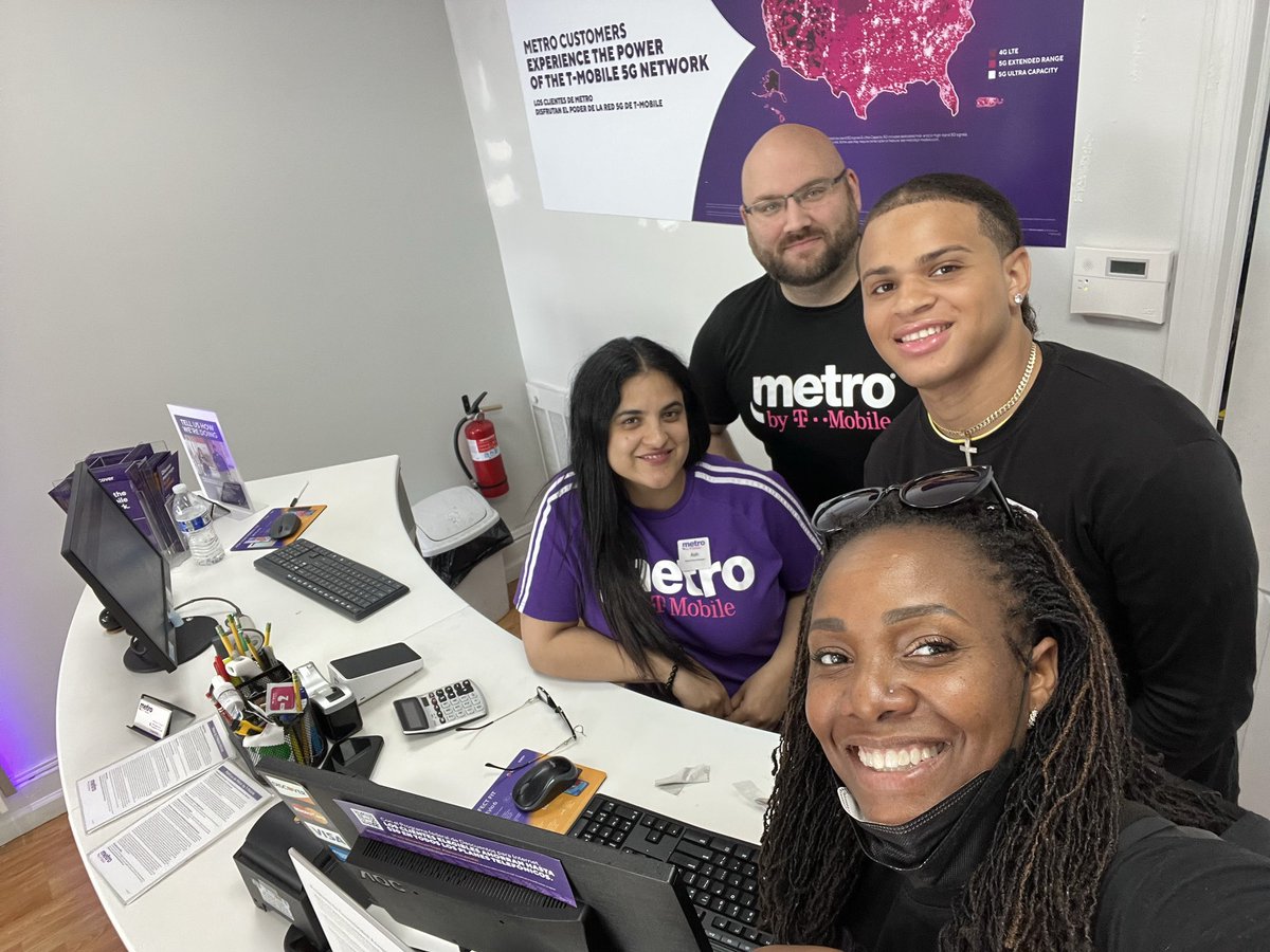 Dan_Leach2's tweet photo. Always love my time in the field with Stacia from Queens! Very productive ride along hitting some high volume stores and talking all things value! ππ #Metro #Value #Benefits #PHPStar @SteinMetrobyTMO @MMcLaurian @jamie_woodruff9 https://t.co/iTmNZ0aRTZ