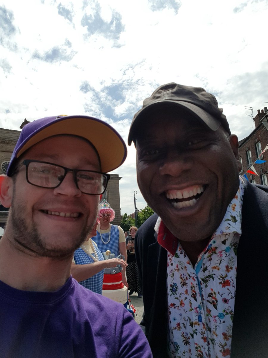 richardteece's tweet photo. @AinsleyFoods Thanks for stopping for a pic with me and about a thousand others. True gentleman and all around nice guy. Keep smiling matey. 👍🏻 https://t.co/p5gFb04D9s