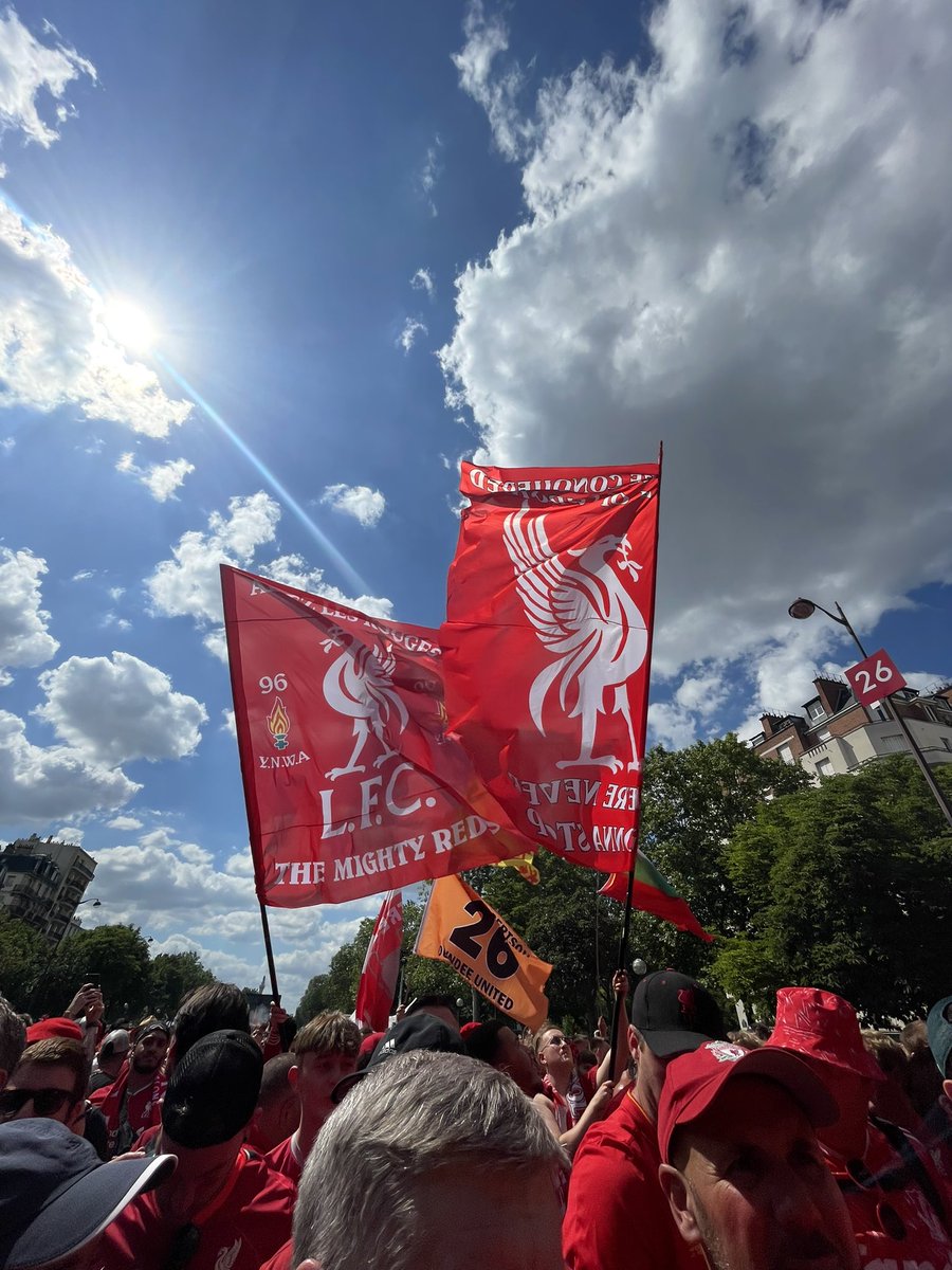 bethowen_'s tweet photo. @PapaG84416871 @_Dan_Austin Think we were stood right near you ☺️ awesome flag! 👍 https://t.co/eLVRM1uvQR