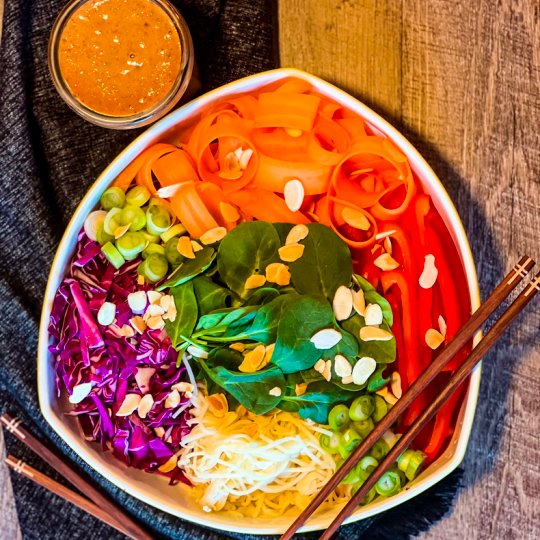 FoodSocial_io's tweet photo. #Nourish your body and your tastebuds with this #whole30 Almond "Noodle" Bowl by Penny's Primal, with crunchy, fresh #veggies and creamy, tangy dressing. #recipe: https://t.co/WiY7gYi2TL https://t.co/C7K8Q7u9Wo