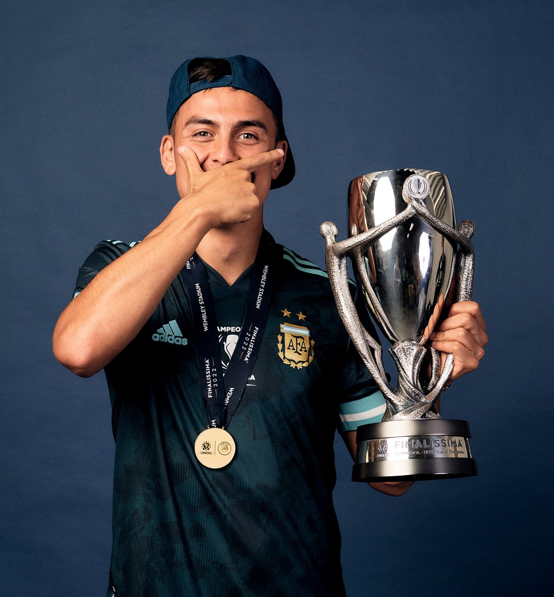 BarcaUniversal's tweet photo. Paulo Dybala would like to play for Barcelona, Real Madrid, Man United or Man City. However, none of these teams are attentive to his situation.

— @DiMarzio https://t.co/0BGaiNNiaI