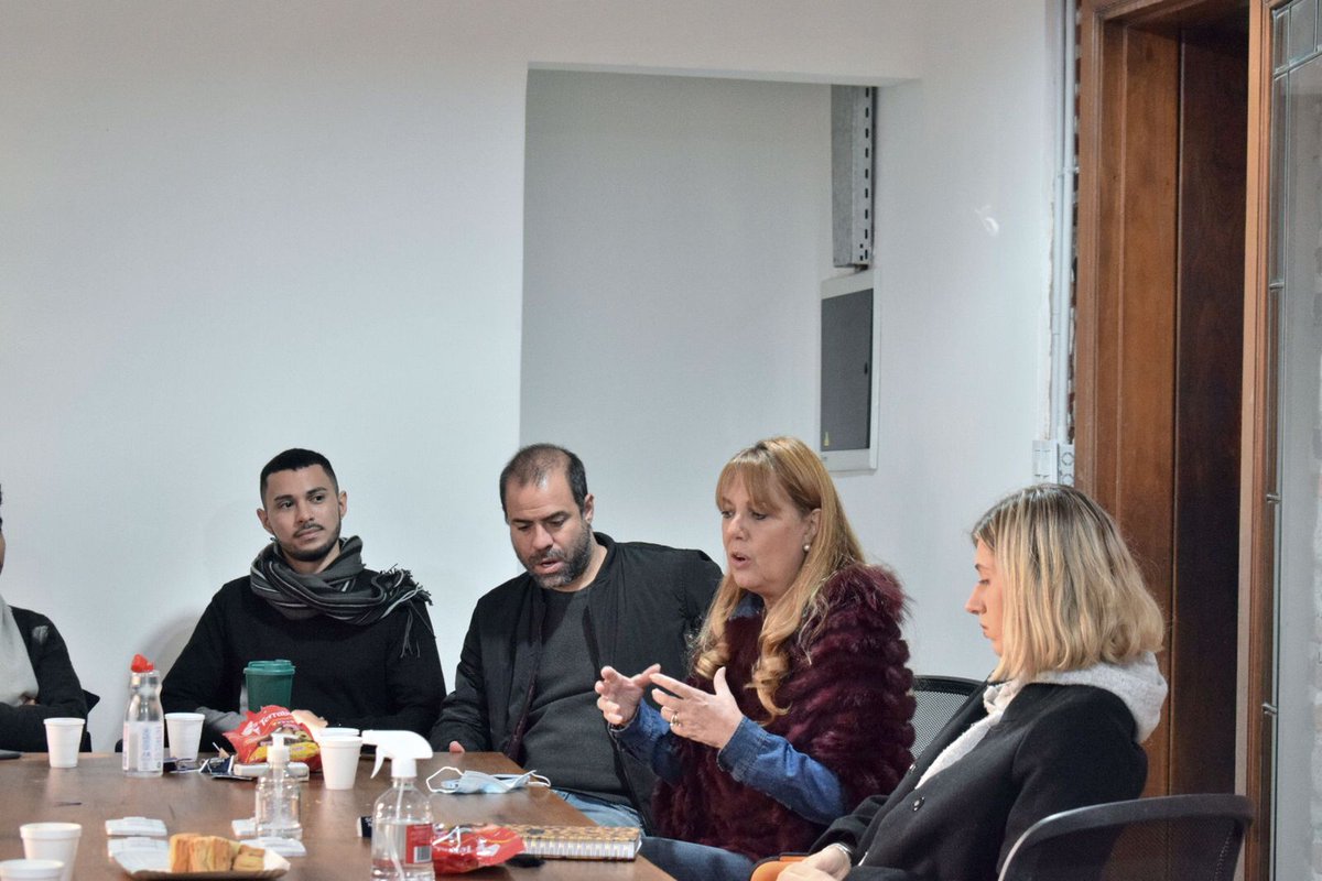 Ale_Torres60's tweet photo. 🙋🏼‍♀️Hoy recibimos en el Club de Emprendedores al @EECBA, institución que nuclea a mas de 7️⃣0️⃣organizaciones: incubadoras, aceleradoras, universidades y hubs de emprendimientos de la ciudad y provincia de Córdoba. https://t.co/FJJuOMN61x
