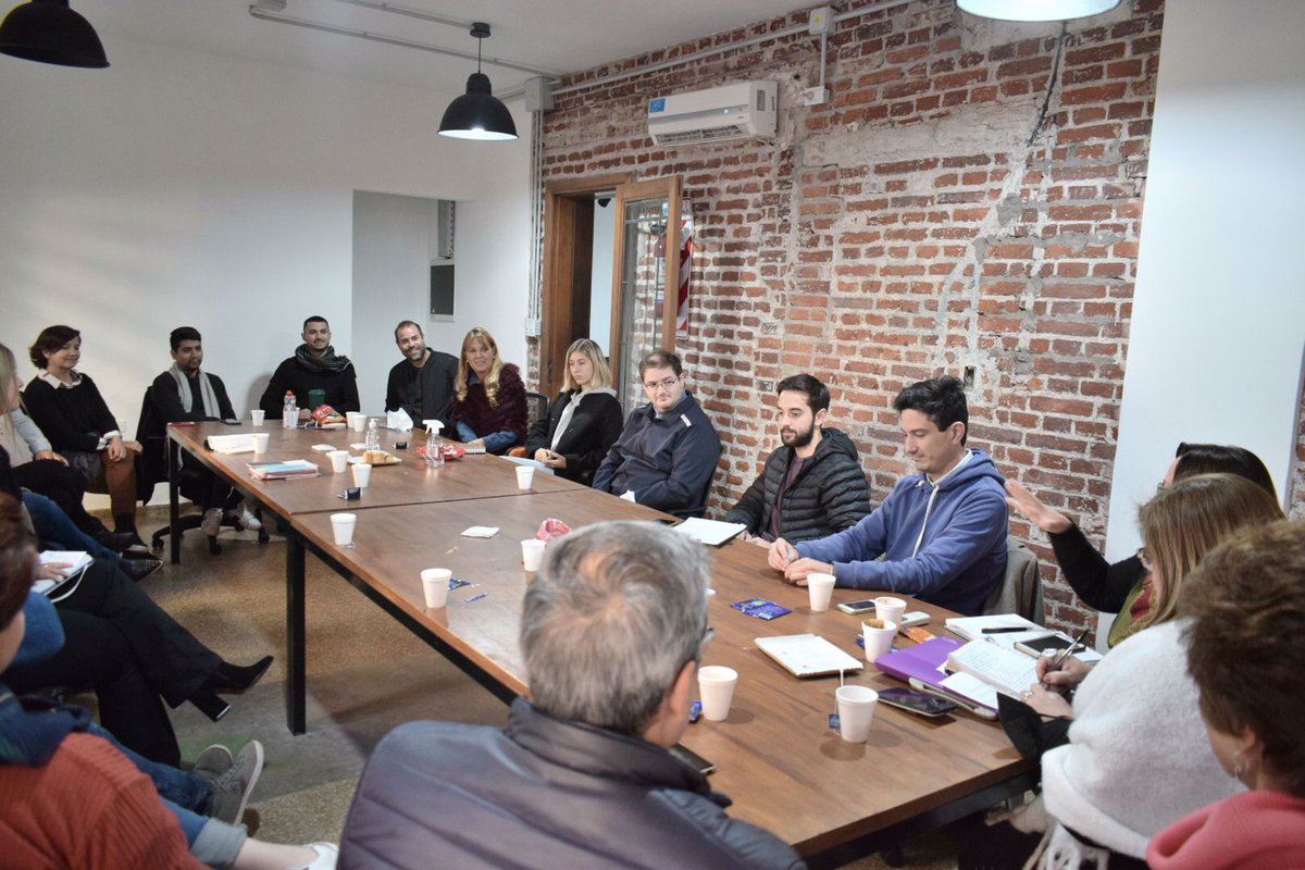 Ale_Torres60's tweet photo. 🙋🏼‍♀️Hoy recibimos en el Club de Emprendedores al @EECBA, institución que nuclea a mas de 7️⃣0️⃣organizaciones: incubadoras, aceleradoras, universidades y hubs de emprendimientos de la ciudad y provincia de Córdoba. https://t.co/FJJuOMN61x