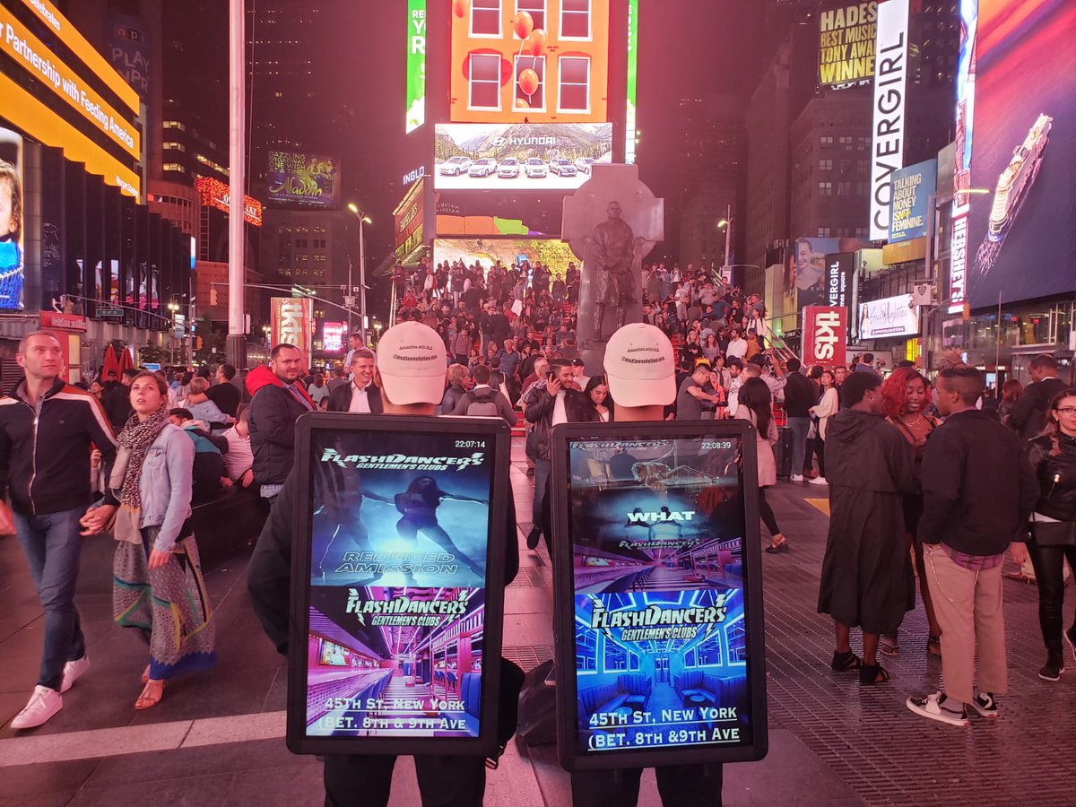 PgWalking's tweet photo. Hey #NFTCommumity June is #NFTNYC2022 
Imagine having our walking billboards around Time's Square showing your #NFTProject 🤯🤯🤯.
It's a no brainer. https://t.co/4JPkjQF1Xv