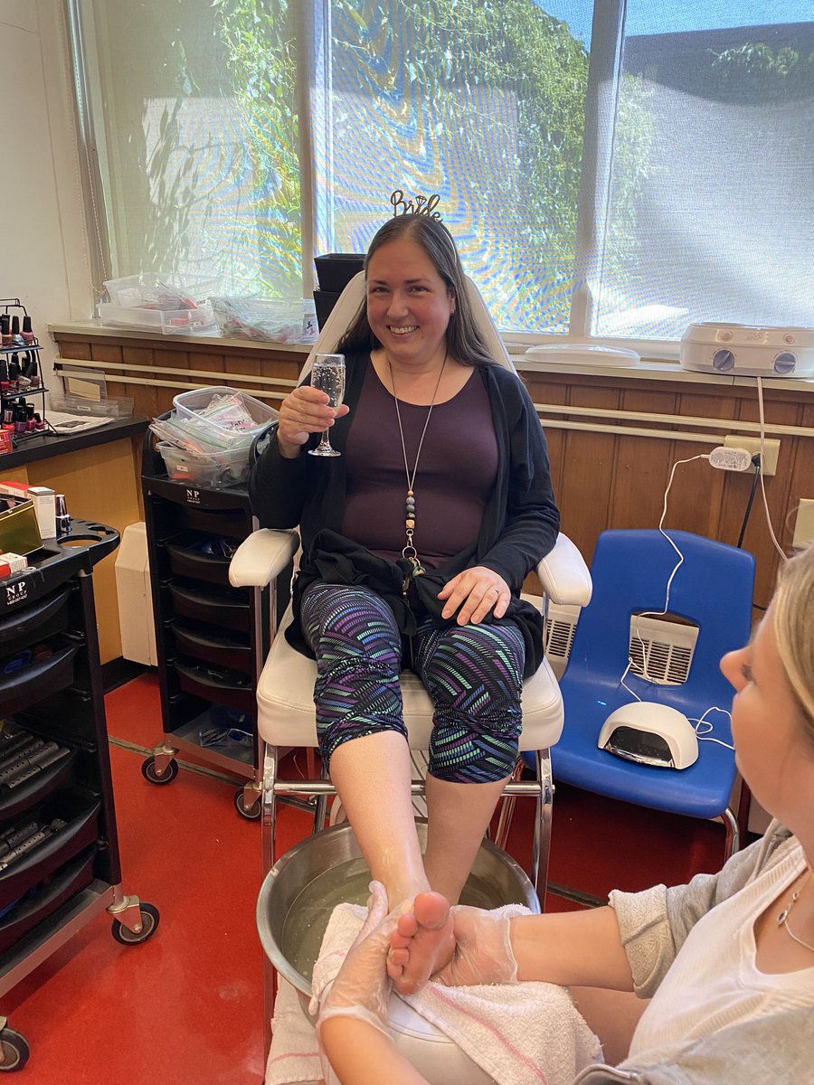 Cosmo_cci_'s tweet photo. Congratulations to our lovely Ms. Willemsen! Giving her the pampering she deserves from our Cosmo students before her big day. 🥂🎉 https://t.co/PELQzp0fP6