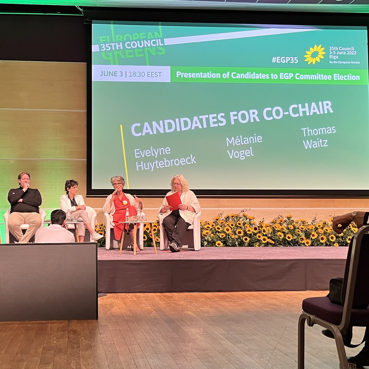XimenaKM's tweet photo. #EGP35 : Présentation des candidats au Comité du Parti Vert Européen @Melanie_Vogel_ @EHuytebroeck @thomaswaitz https://t.co/DZ1GFV26gQ