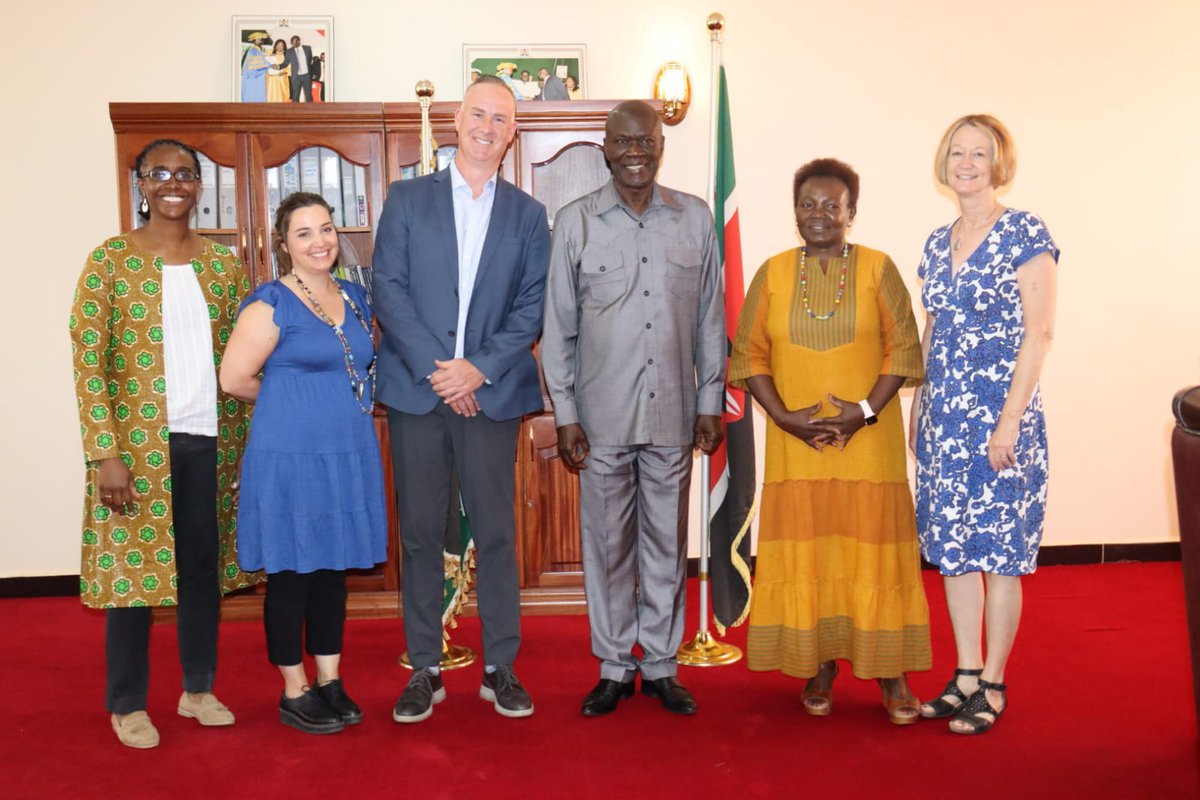 1/2: Conrad-Hilton Foundation Vice President for strategy Mr. Marc Holley paid me a COURTESY CALL earlier today. Marc is leading a team from the FOUNDATION to monitor progress of The NURTURING Care ECD PROGRAM under the patronage of Siaya First Lady #NyathiEnMwandu #MiseMotegno