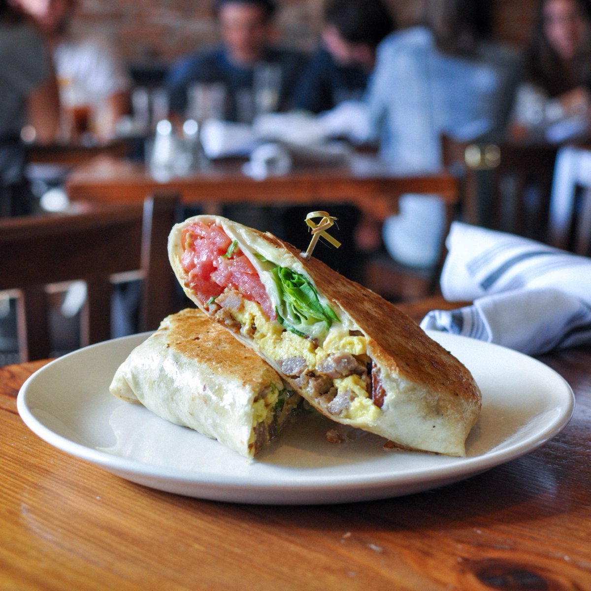 Are you an EST brunch first-timer? Our Brunch Wrap Supreme is a fan fave! Book a resie and try it for yourself this weekend: elmstreettaproom.com