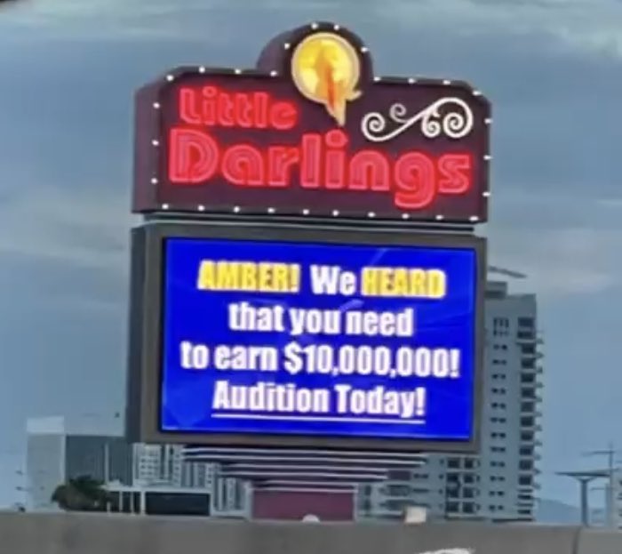 thattugglife's tweet image. This is a strip club here in Vegas. 😂💀
#AmberHeard