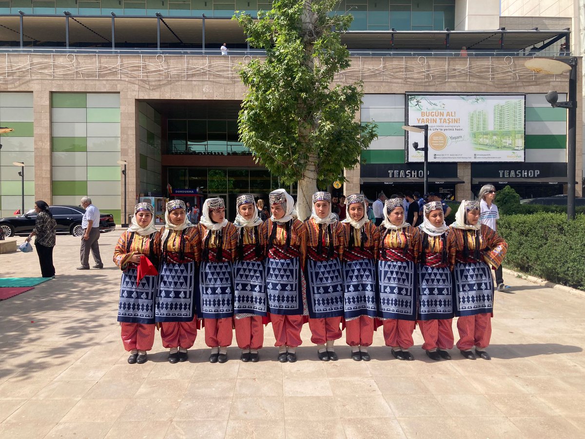 tcyazihan's tweet photo. Hayat Boyu Öğrenme Şenlikleri kapsamında; Valimiz Sayın Hulusi ŞAHİN, Kaymakamımız Sayın Mehmet Faruk KAZDAL, İl Milli Eğitim Müdürü Sayın Hatice ÖZDEMIR ve İlçe Milli Eğitim Müdürümüz Sayın Sadun KILINÇ standımızı ziyaret ederek, Halk Oyunları ekibimizi beğeniyle izlediler. https://t.co/h9ZE3CR8tr