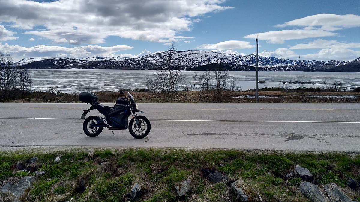 Auf über 900m Höhe zwischen Hovden und Edland findet man auch im Juni noch Schnee- und Eisreste. #EMCD_Sommertour