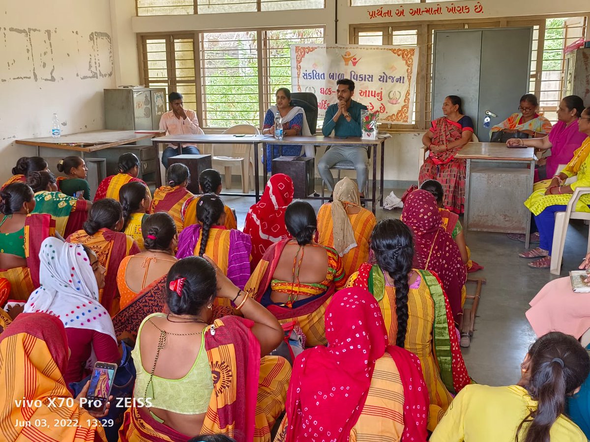 આજ રોજ RDD મેડમશ્રી દ્વારા રાપર ઘટકની મુલાકાત લેવામાં આવી. જેમાં આ.વા.વર્કરની મીટીંગ લેવામાં આવેલ અને પોષણ ટ્રેકર એપ્લિકેશન, SMSBY, વિકાસશીલ તાલુકાની માહીતી તેમજ અન્ય યોજનાકીય કામગીરીનો રીવ્યુ લેવામાં આવેલ અને જરૂરી સૂચનો તેમજ માર્ગદર્શિત કરવામાં આવેલ <a href="/KutchDdo/">DDO Kutch</a> <a href="/IcdsKutch/">Program Officer(ICDS) Kutch</a>