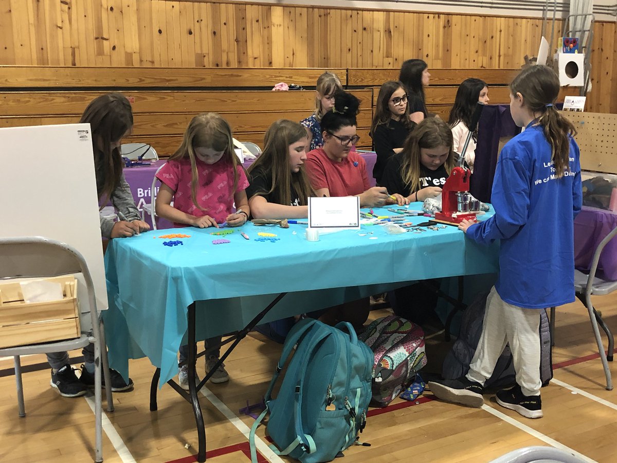 Master circle cutter, at your service!  The girls’ Make Your Own button booth is VERY popular!  #CreationStation
#MakeSomethingBrilliant #SchoolMakerFair2022
<a href="/PerezLiteracy/">Mrs. Perez</a> <a href="/jmrlingley/">Jacob Lingley</a> <a href="/brilliant_labs/">Brilliant Labs / Labos Créatifs</a> <a href="/ASD_West/">Anglophone School District West ASD-W</a> <a href="/ASDWLimelight/">ASD-W Limelight</a> 

#BestJob <a href="/nasismiddle/">Nashwaaksis Middle</a>