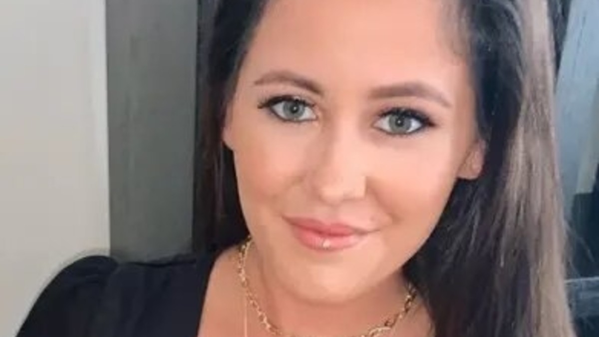 Monsters & Critics: Jenelle Evans buns out in bikini for pool day https://t.co/uZ3bS7mMgE #crime #news https://t.co/ESYxMHRy6Y