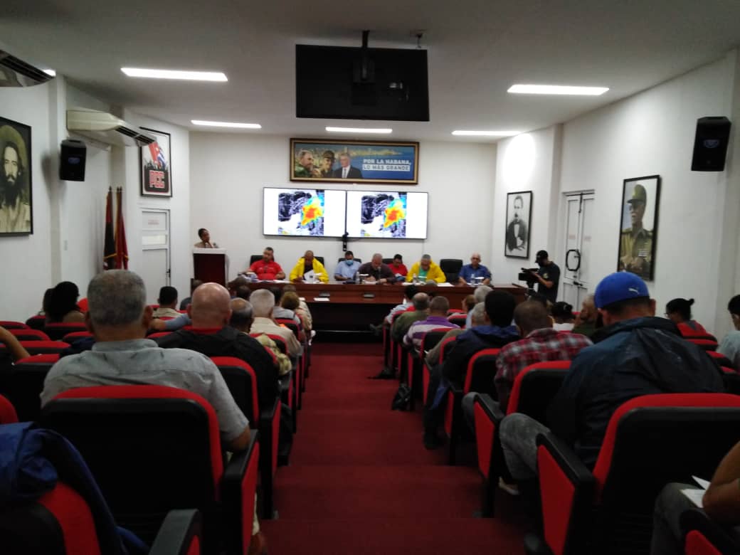 #Cuba #LaHabana El Primer Ministro <a href="/MMarreroCruz/">Manuel Marrero Cruz</a> presidió el Grupo Temporal de Trabajo para evaluar los medidas y los daños como consecuencia de las intensas lluvias q afectan a la capital.