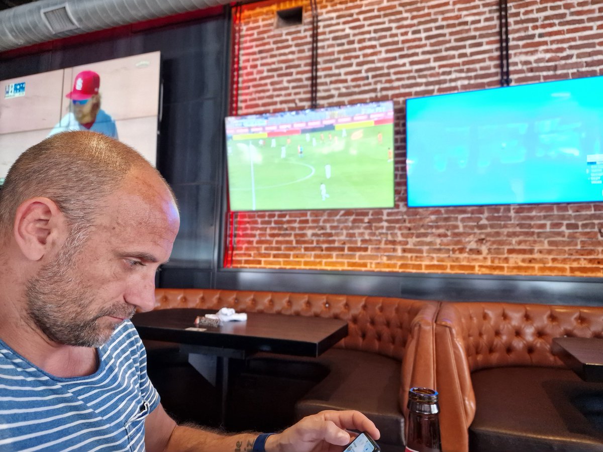 MeeusenRomain's tweet photo. Belgium-holland on the background in San Diego. BART does'nt seems interesred. #mfys https://t.co/5m4okOnVRI