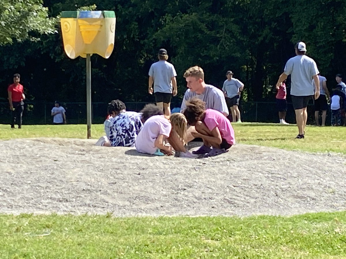 PLNUSeaLions's tweet photo. Sea Lions Baseball having a blast with the kids at Washington Elementary School. Energy, smiles and fun galore! #D2BSB #D2CWS https://t.co/40KMpEGYHT