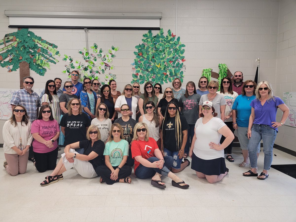 BeverlyKey16's tweet photo. Check out this Top Gun literacy crew. We've learned so much this week in our ERT. Thanks for being such great learners! #Reading360 https://t.co/zCmnVXOvP0