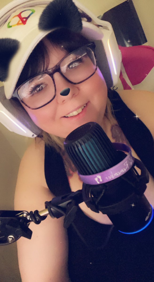 nerdieannie's tweet photo. I’m live now. It’s been ages. I’m sorry. I’ll do better. #smallstreamer https://t.co/KaxQMJ2UDh