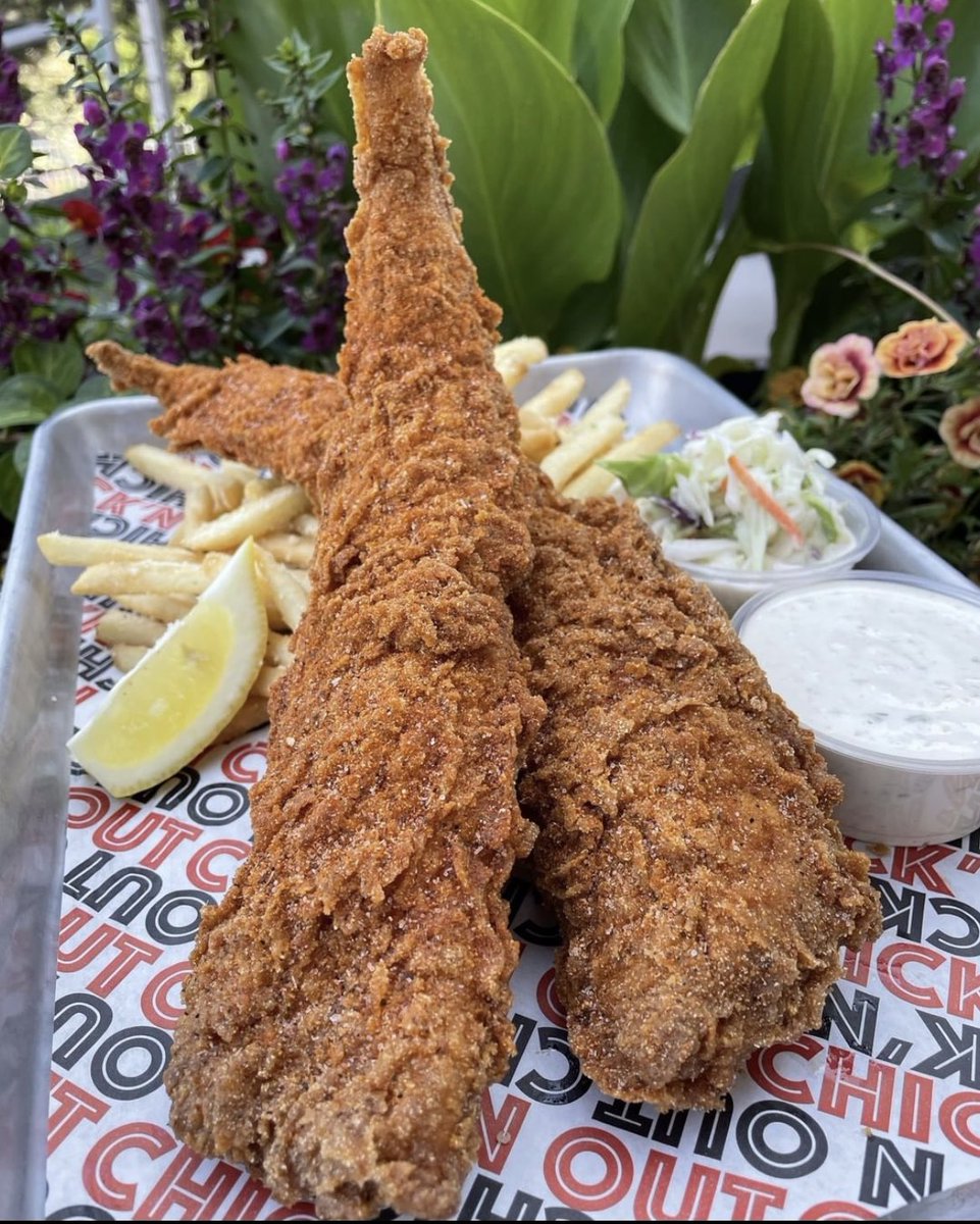 chicknoutroc's tweet photo. Fish Fry's and Summer Vibes! ☀️
.
Start your weekend off right with Rochester's HOTTEST Southern Fish Fry served from 5-10pm! 😎
.
You can place your order NOW on ➡️
https://t.co/VGMNL1GmMd 

#chicknout #chicknoutroc #rochesterny #rocny #food #friedchicken #chicken https://t.co/QsRmu8xfWl