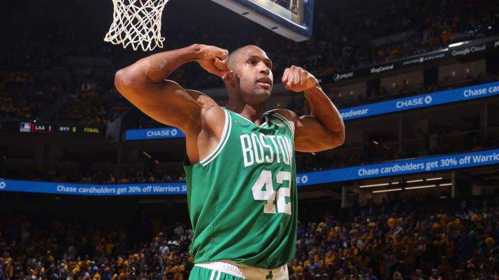 🚨 Jogo 1🚨

A noite de Horford, os números de Tatum, o período de Curry, os descontos de tempo de Udoka e o rescaldo do jogo 1 da final entre Celtics e Warriors. Ah, e a farpa no <a href="/naguiar/">Nuno Aguiar</a>

📻Links 📻
Spotify: spoti.fi/3tedigX
Apple: apple.co/3x6RTHx