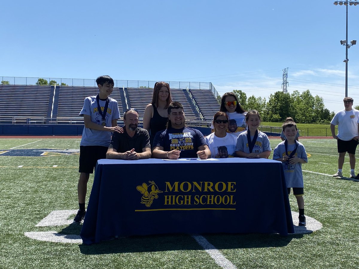 HornetsInGame's tweet photo. Congratulations to Chris Reber who committed to @KentStFootball today as a PWO! Thanks to everyone who came out to support Chris! @_MonroeFootball https://t.co/2oYtY3BaJB