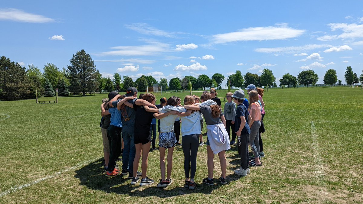 MrsAgarUTES's tweet image. Today we challenged @TerpstraUTES class to an epic game of Capture the Flag!  Amazing team spirit was shown with a class huddle and cheer!  #classroomcommunity #junefun