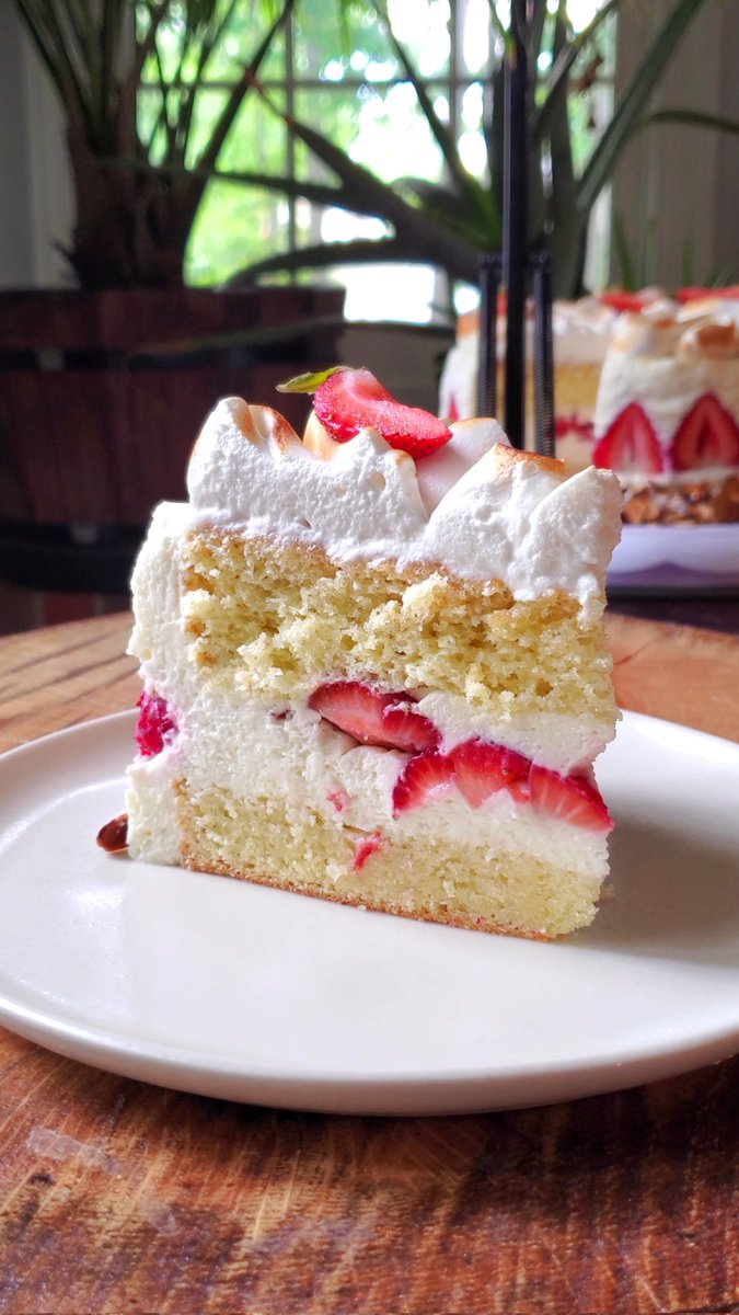 boybawarchi's tweet photo. strawberry cake 🍰🍓 https://t.co/tcMHTScoXr