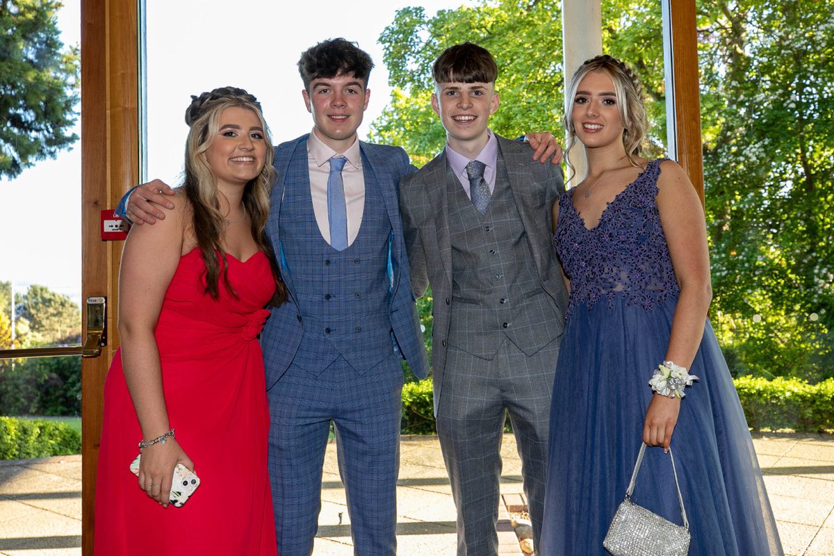 Proms in pictures: St John’s RC High School Class of 2022 dlvr.it/SRZrLN